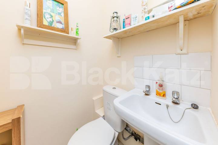 Located within a mansion block close to Highgate Village Hornsey Lane, Highgate