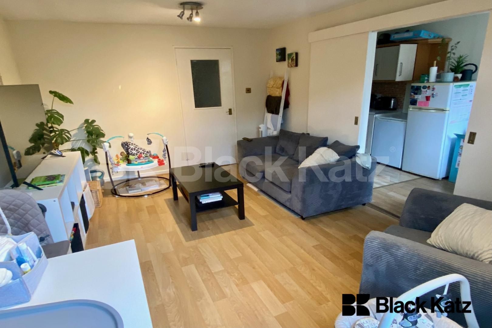 Spacious split level house with parking & charming patio garden Garratt Lane, Earlsfield