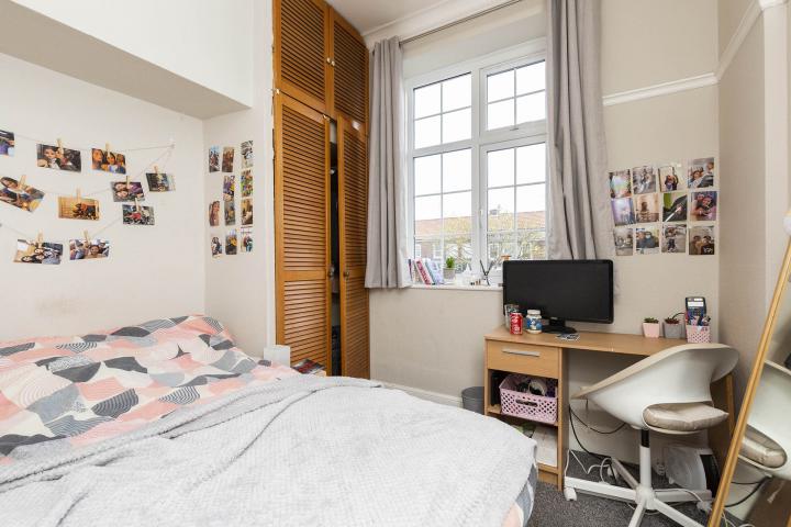 			3 Bedroom, 3 bath, 1 reception Flat			 Parade Mansions, Watford Way, Hendon