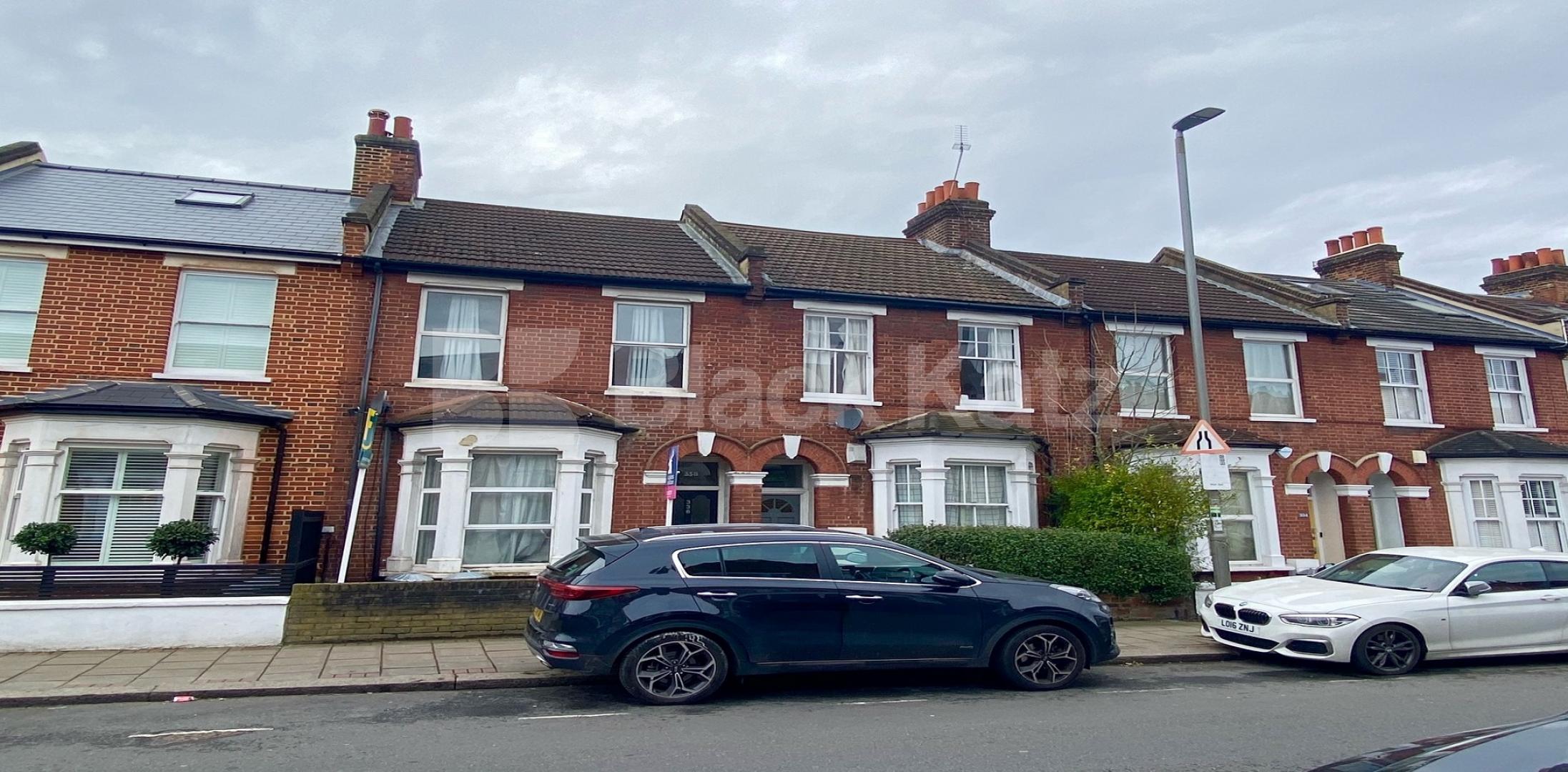 Tastefully grand 4 Bedroom, Part Furnished House in Cavendish Road SW12