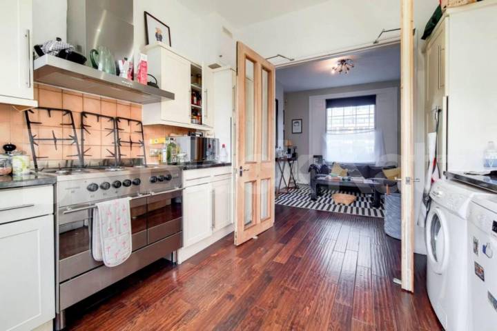 Spacious 3-Bed Flat on Caledonian Road with Modern Bathroom & Open-Plan Lounge Caledonian Road, Islington / Caledonian Road