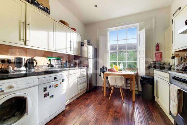 Spacious 3-Bed Flat on Caledonian Road with Modern Bathroom & Open-Plan Lounge Caledonian Road, Islington / Caledonian Road