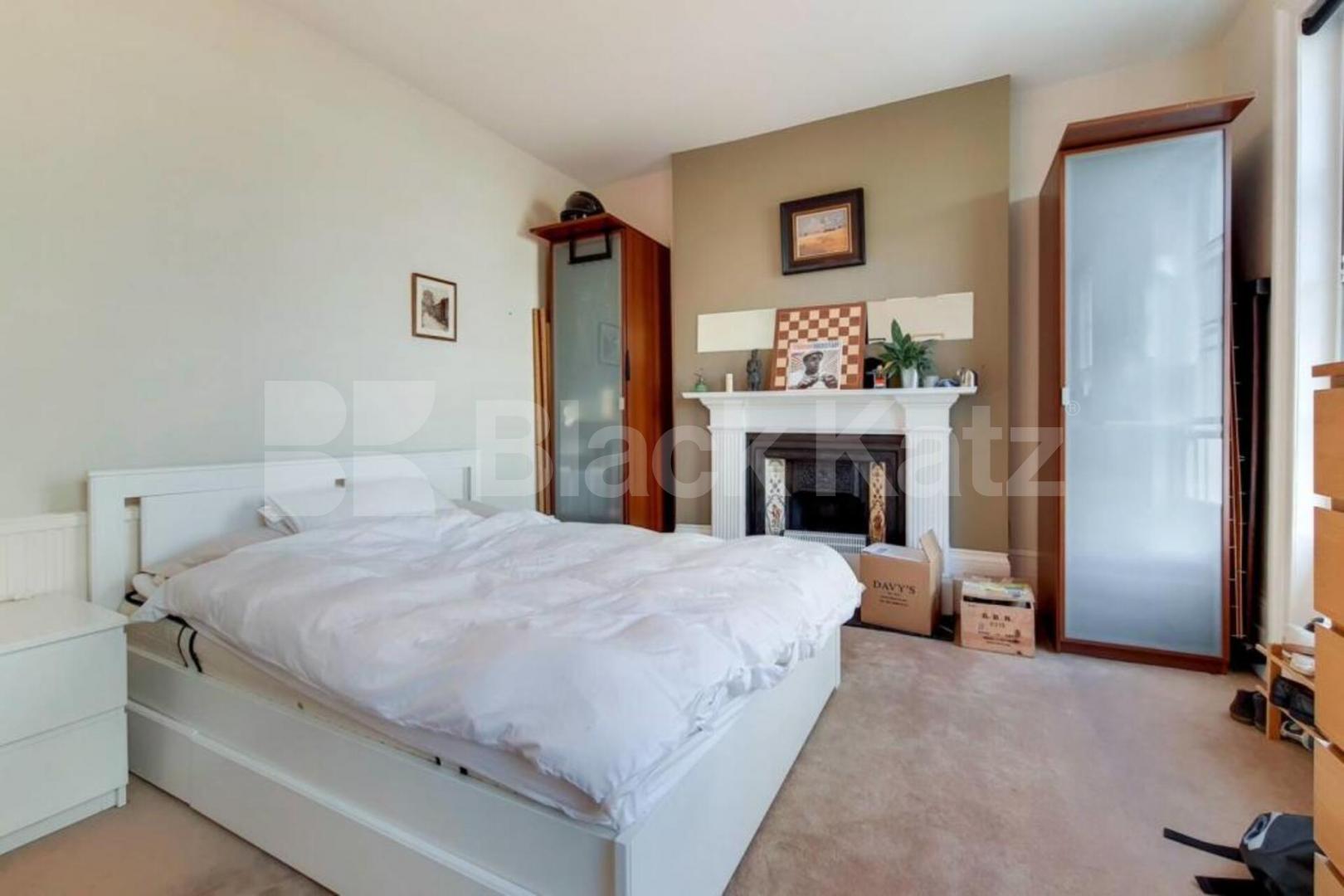 Spacious 3-Bed Flat on Caledonian Road with Modern Bathroom & Open-Plan Lounge Caledonian Road, Islington / Caledonian Road