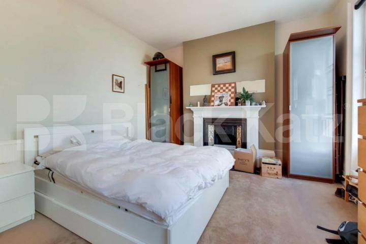 Spacious 3-Bed Flat on Caledonian Road with Modern Bathroom & Open-Plan Lounge Caledonian Road, Islington / Caledonian Road