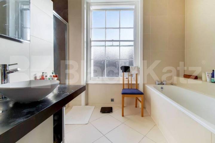 Spacious 3-Bed Flat on Caledonian Road with Modern Bathroom & Open-Plan Lounge Caledonian Road, Islington / Caledonian Road
