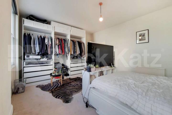 Spacious 3-Bed Flat on Caledonian Road with Modern Bathroom & Open-Plan Lounge Caledonian Road, Islington / Caledonian Road