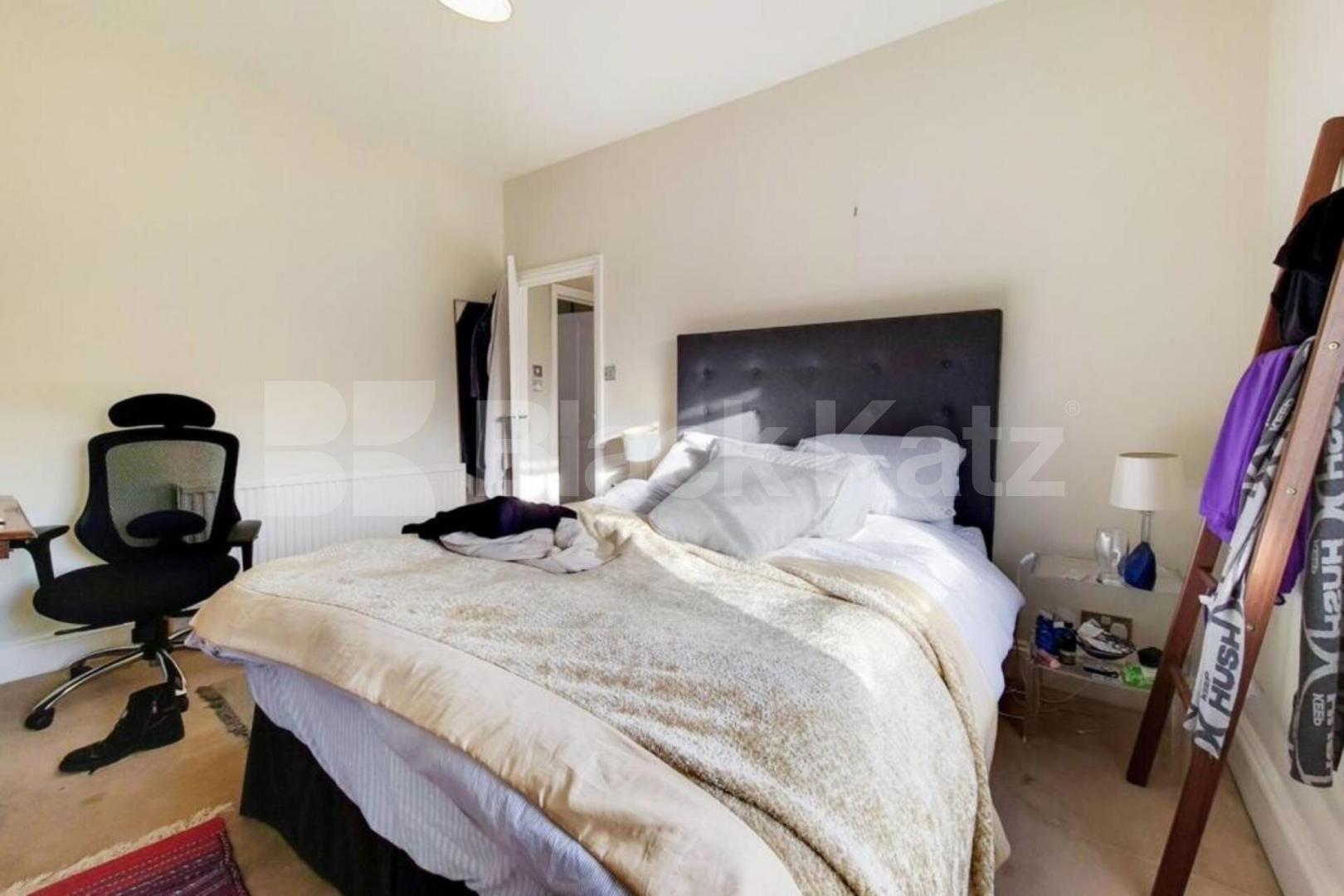 Spacious 3-Bed Flat on Caledonian Road with Modern Bathroom & Open-Plan Lounge Caledonian Road, Islington / Caledonian Road