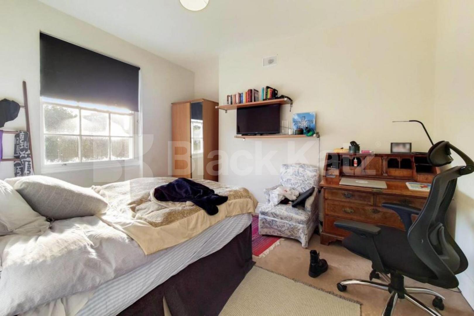 Spacious 3-Bed Flat on Caledonian Road with Modern Bathroom & Open-Plan Lounge Caledonian Road, Islington / Caledonian Road