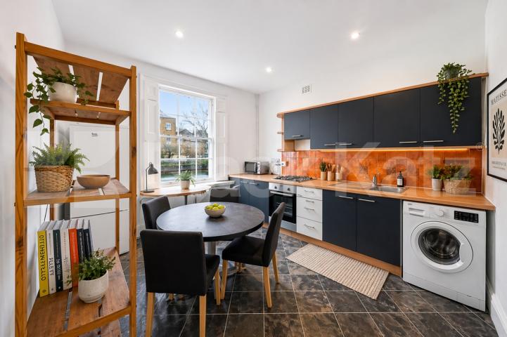 5 bedroom maisonette located walking distance to kings cross zone 1 Caledonian Road, Kings Cross / Angel