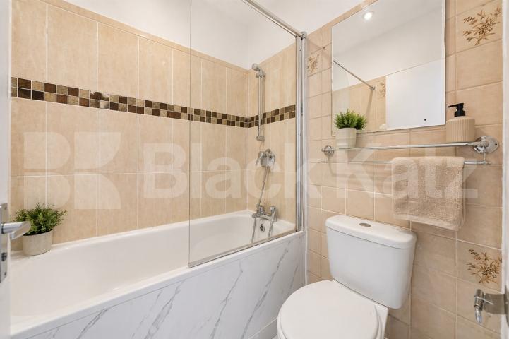 5 bedroom maisonette located walking distance to kings cross zone 1 Caledonian Road, Kings Cross / Angel