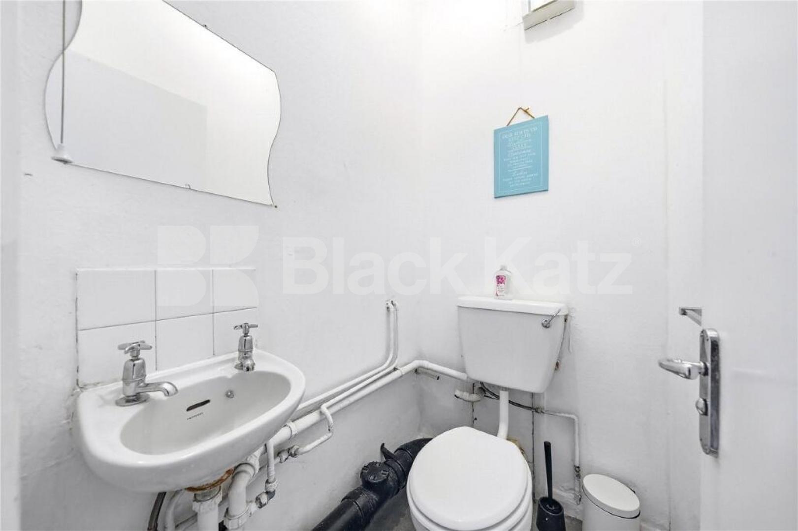 5 bedroom maisonette located walking distance to kings cross zone 1 Caledonian Road, Kings Cross / Angel