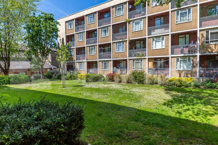 1 bedroom property perfect for 2 sharers close to most large Universities  Calshot Street, Islington