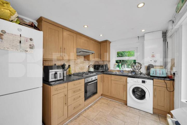 Spacious 6-Bedroom House – Perfect for Students & Professional Sharers  Calverley Grove, Archway