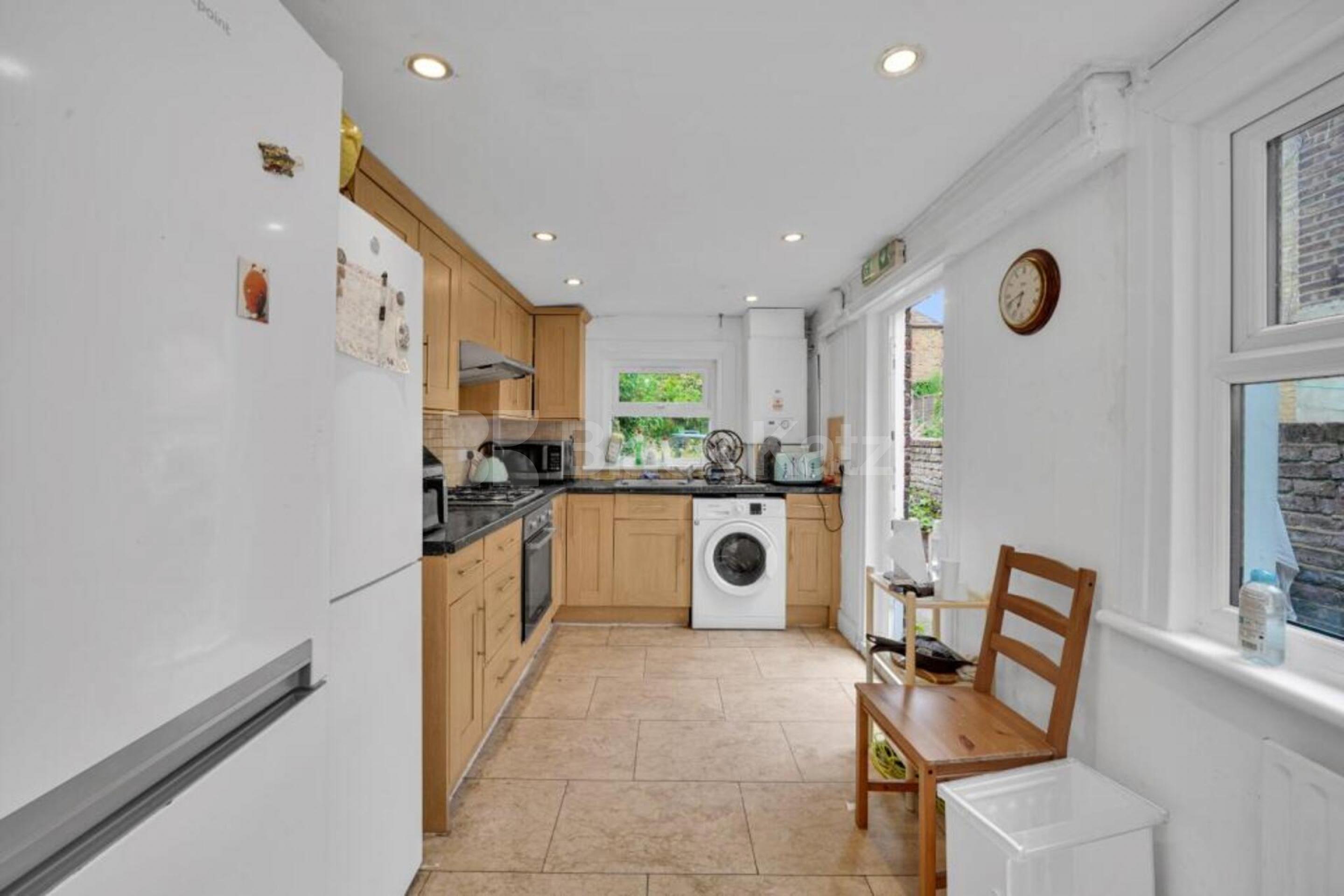 Spacious 6-Bedroom House – Perfect for Students & Professional Sharers  Calverley Grove, Archway N19
