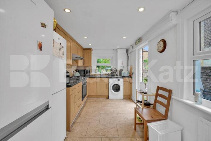 Spacious 6-Bedroom House – Perfect for Students & Professional Sharers  Calverley Grove, Archway