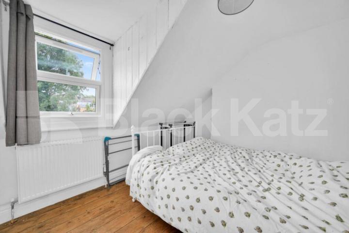 Spacious 6-Bedroom House – Perfect for Students & Professional Sharers  Calverley Grove, Archway