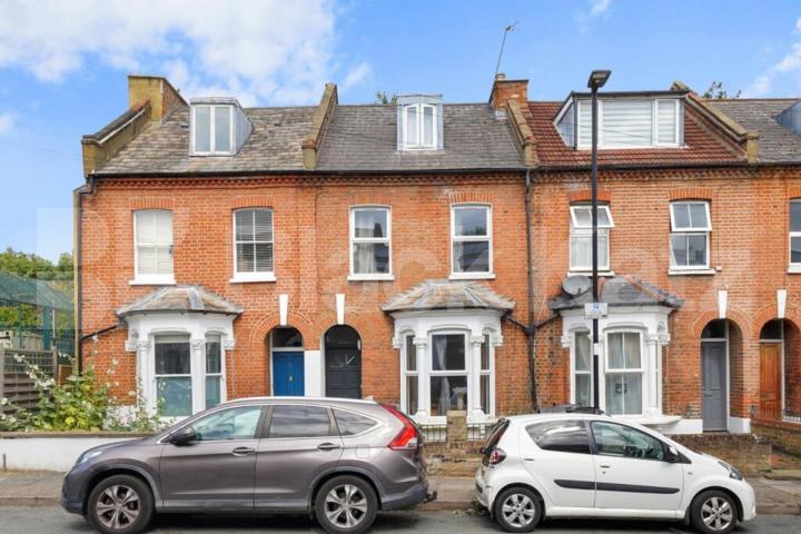 Spacious 6-Bedroom House – Perfect for Students & Professional Sharers  Calverley Grove, Archway