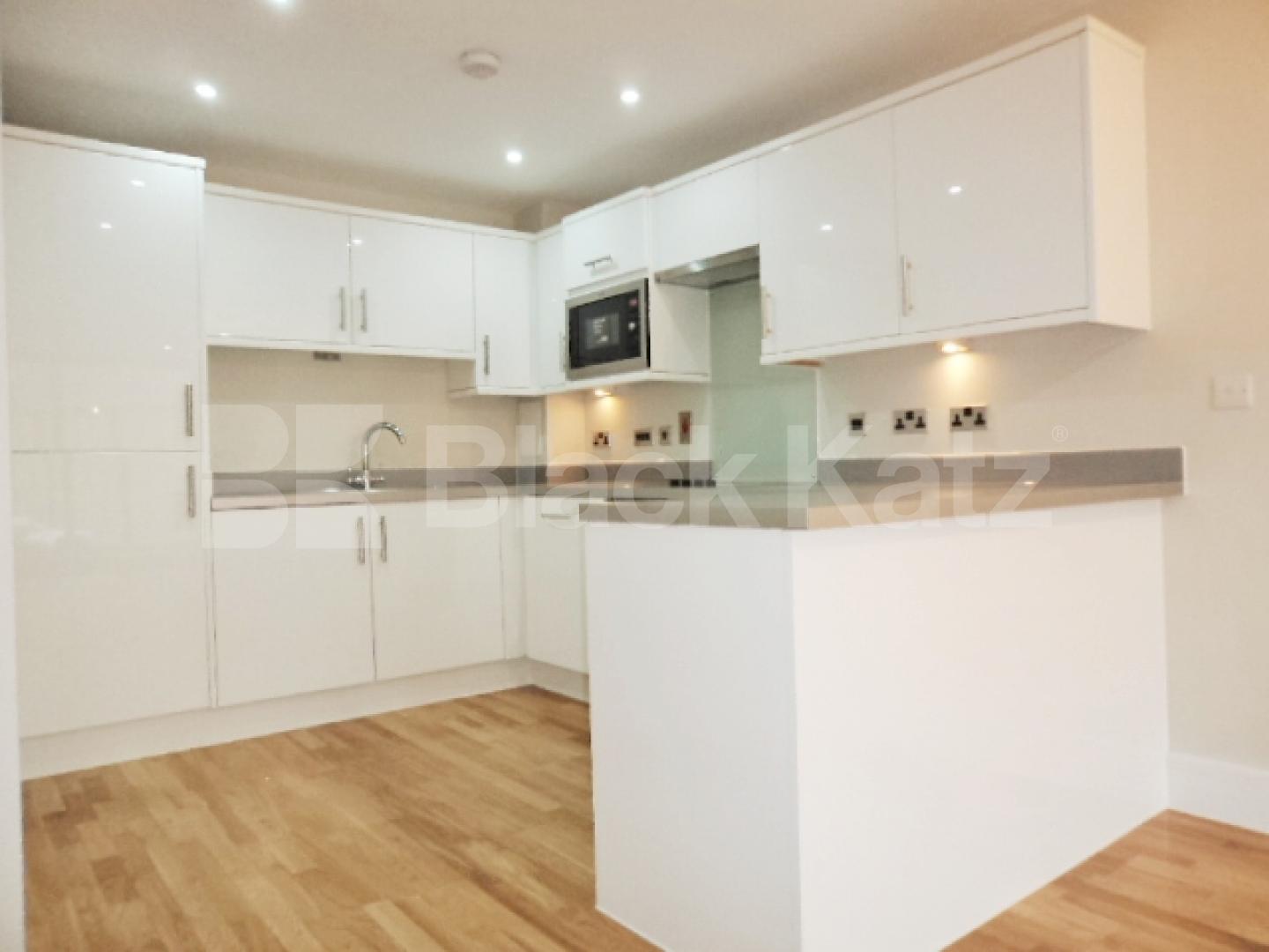 			UNDER OFFER , Studio Apartment, 1 bath, 1 reception Studio			 Camberwell New Road , Oval/Camberwell