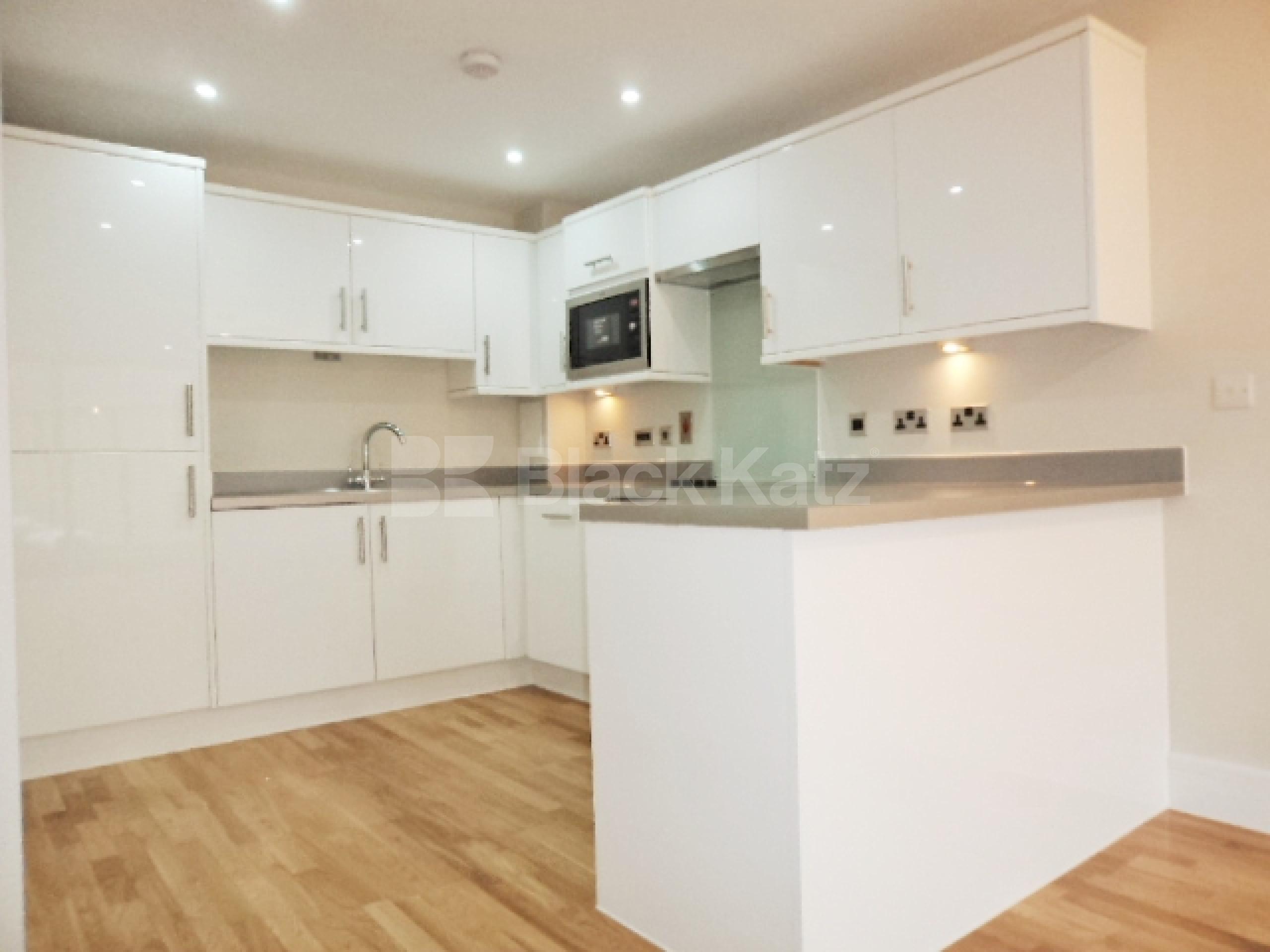 			UNDER OFFER , Studio Apartment, 1 bath, 1 reception Studio			 Camberwell New Road , Oval/Camberwell SE5