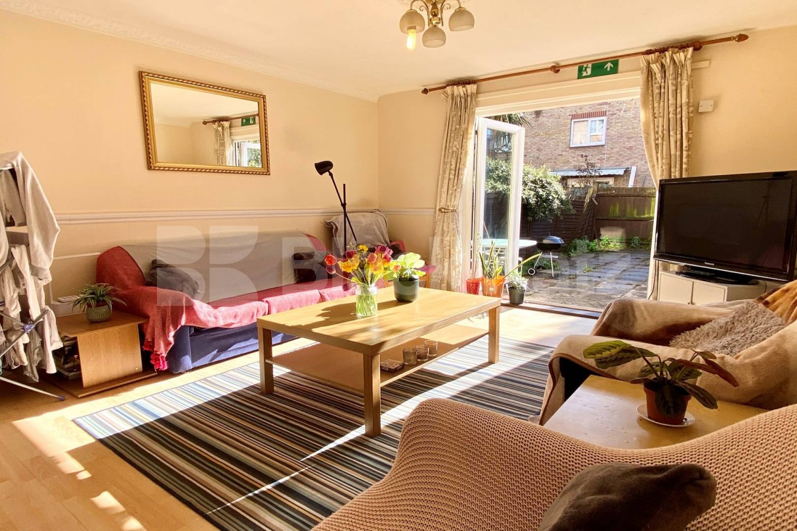 1100 Sq.Ft. of living & entertaining space with hot water & heating included Canterbury Place, Elephant and Castle