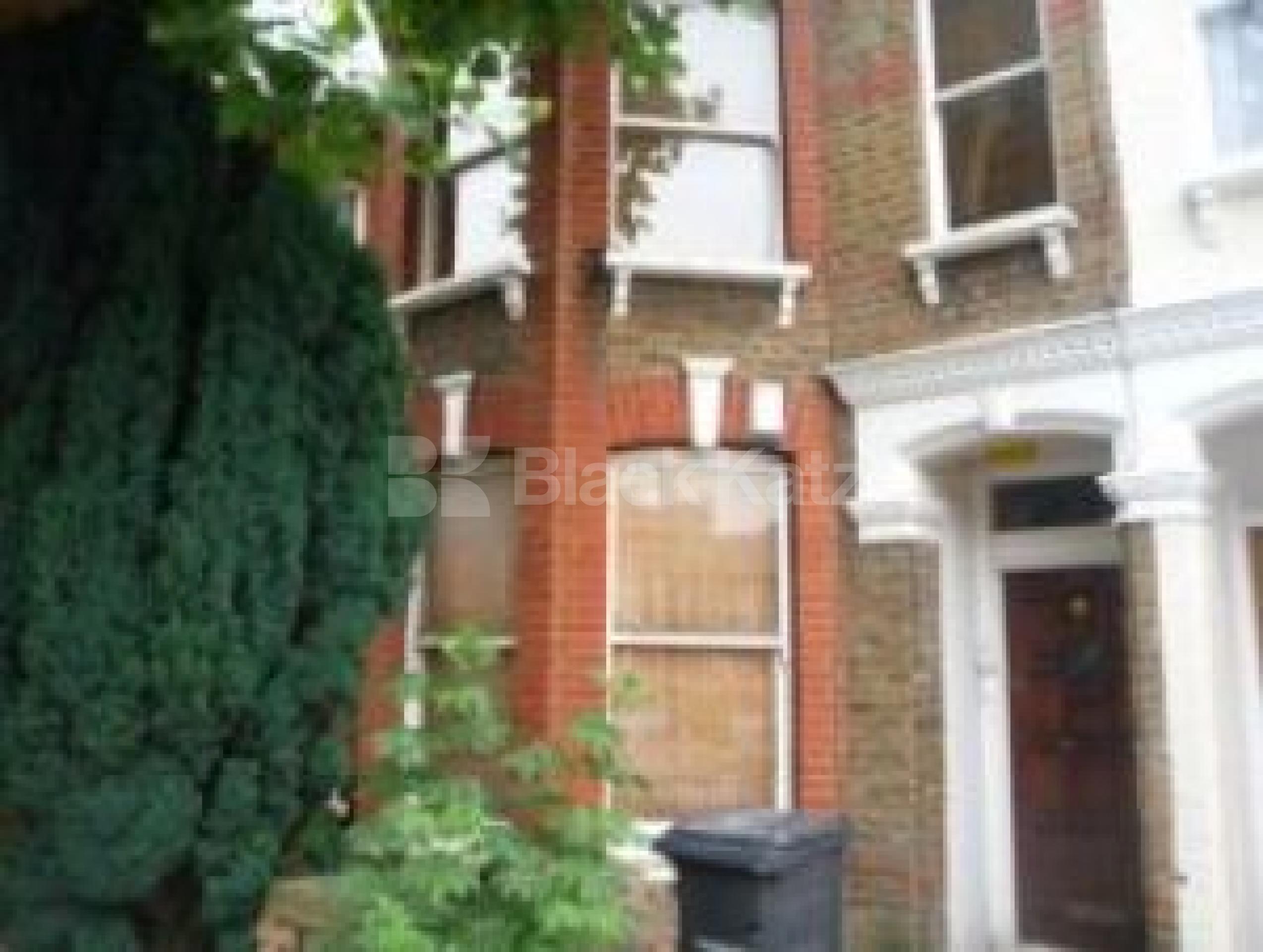 			2 Bedroom, 1 bath, 1 reception Flat			 Carlingford road, Turnpike Lane N15