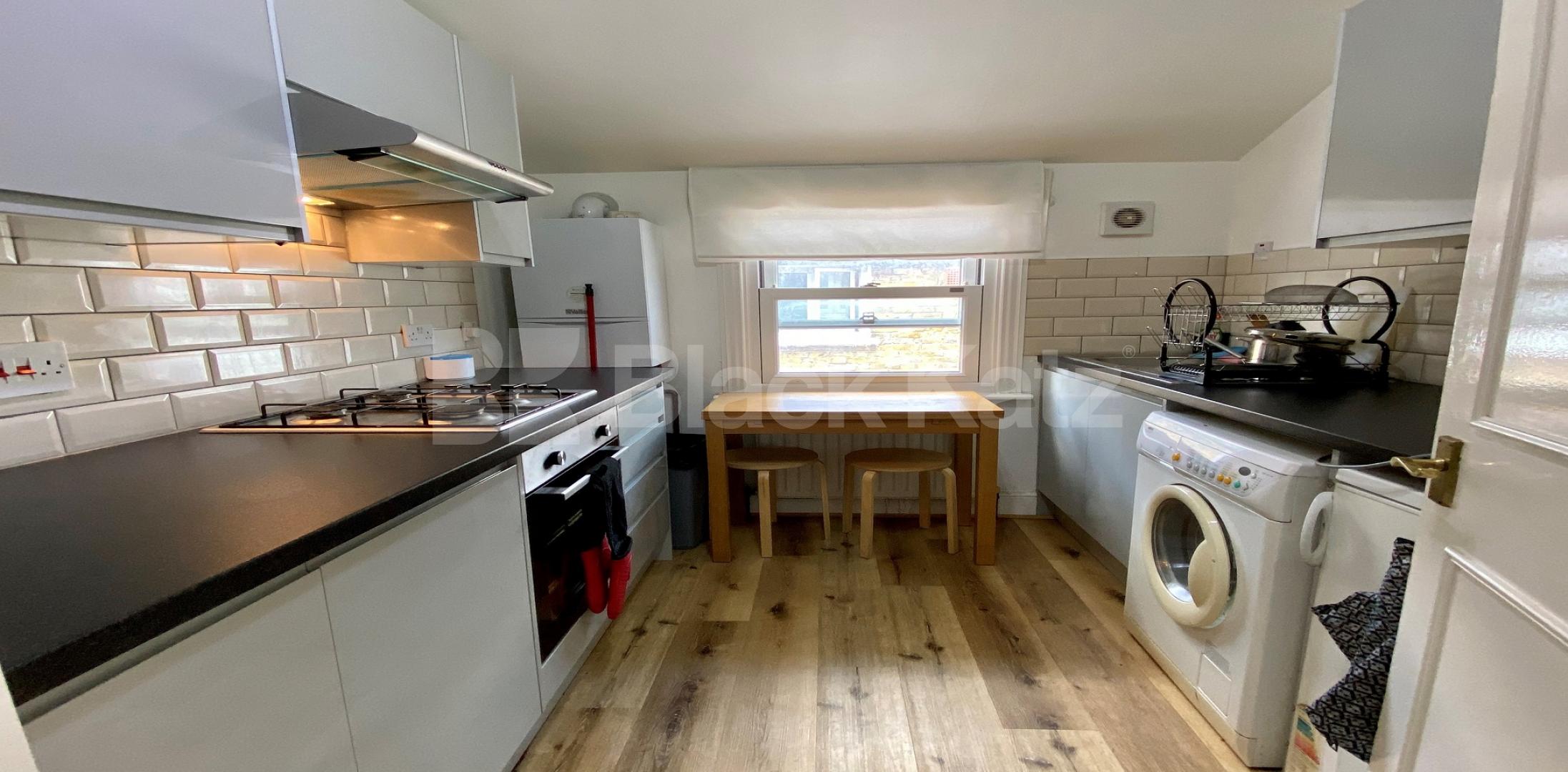 			LET , 2 Bedroom, 1 bath, 1 reception Apartment			 Cavendish Road , Clapham South 