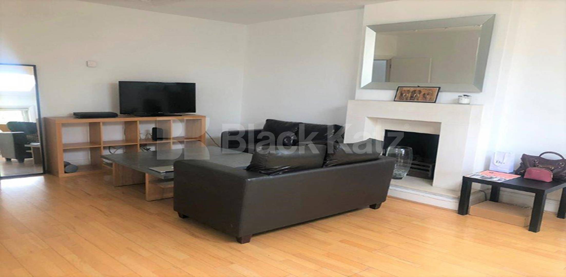 Fantastic two bed in Swiss Cottage mins to tube and shops  College Crescent, Swiss Cottage