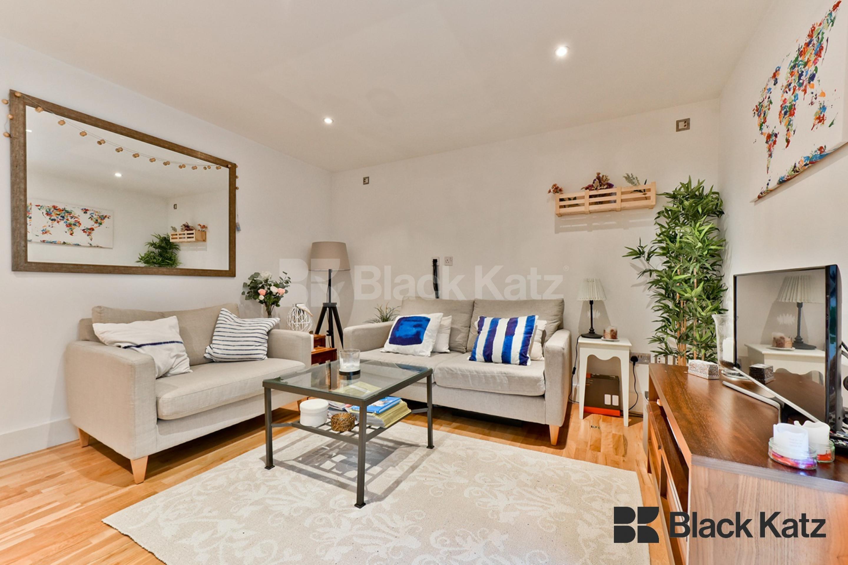 Charming apartment walking distance to Abbeville Village Elms Road, Clapham Common  SW4