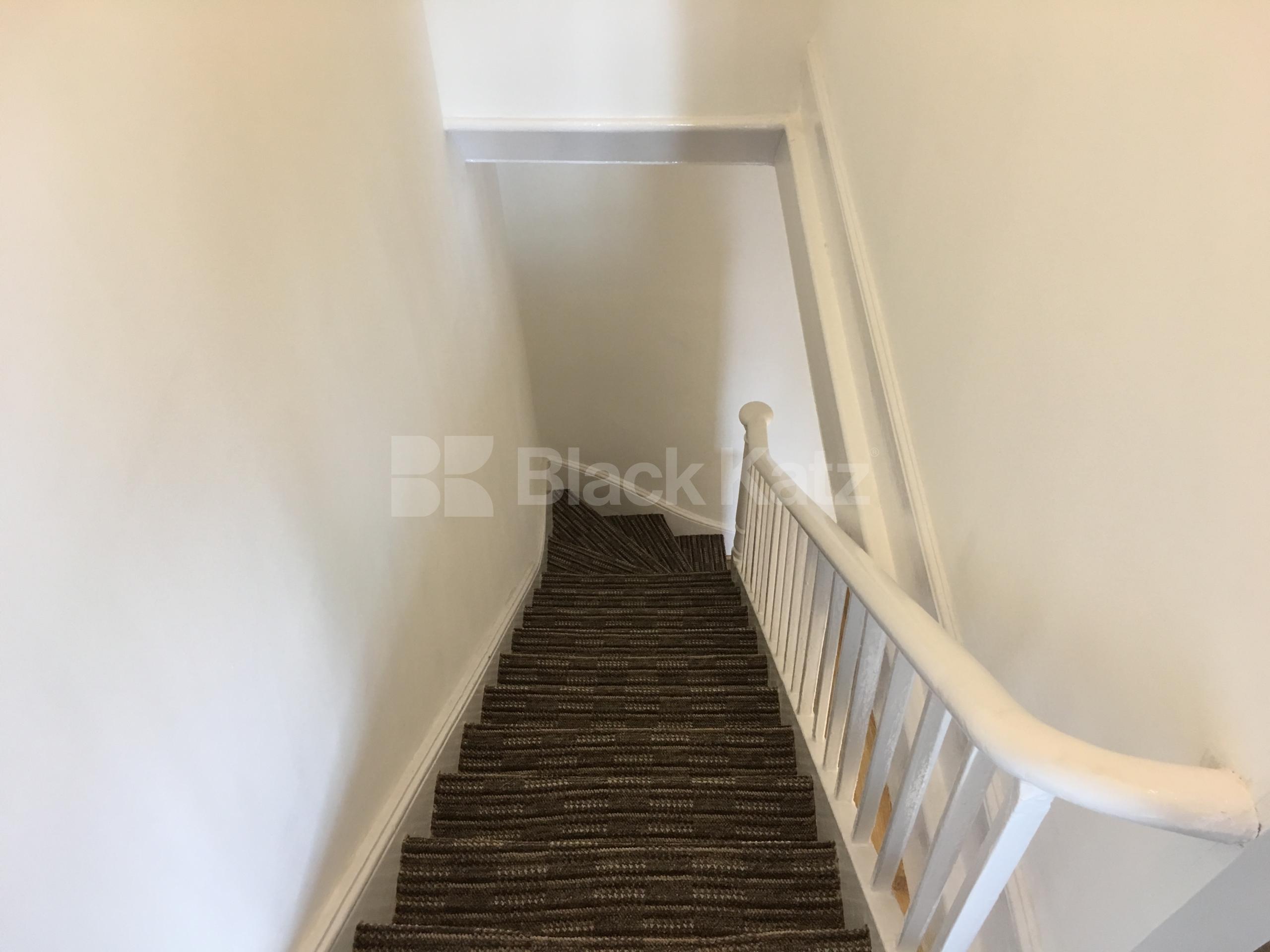 			NEW INSTRUCTION , 2 Bedroom, 1 bath, 1 reception Maisonette			 Commercial Road, Whitechapel E1