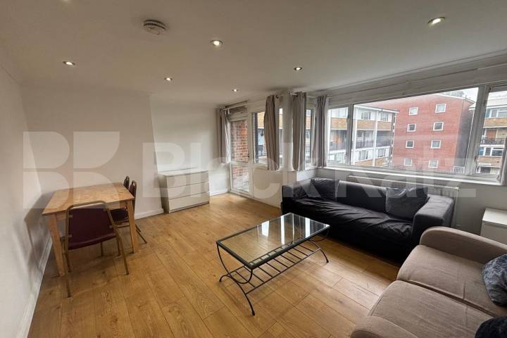Duplex apartment with balcony offering 828 Sq.Ft.of living & entertaining space Coopers Road, Bermondsey