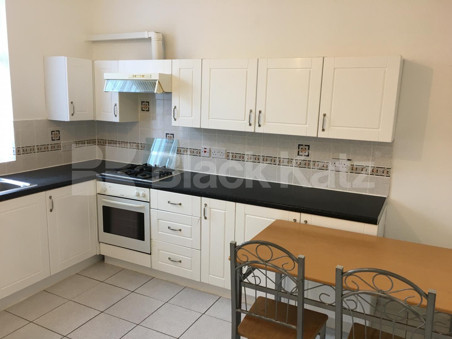 			NEW INSTRUCTION , 2 Bedroom, 1 bath, 1 reception Maisonette			 Commercial Road, Whitechapel