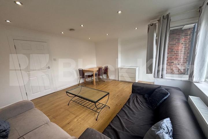 Duplex apartment with balcony offering 828 Sq.Ft.of living & entertaining space Coopers Road, Bermondsey