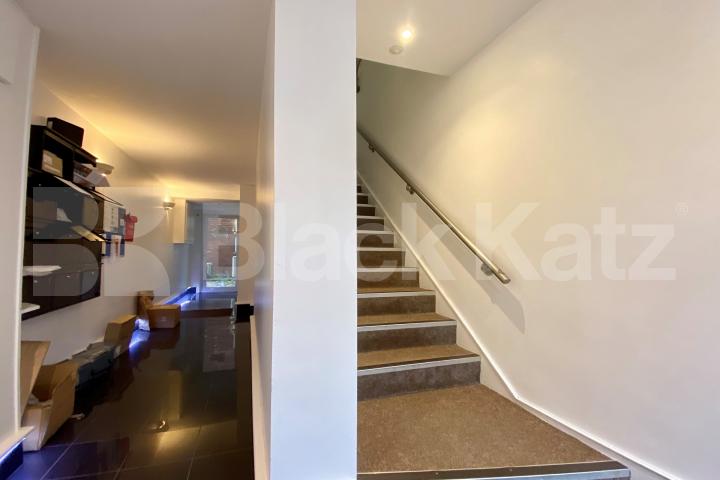 Superbly located & offering 528 Sq. Ft. of living & entertaining space  Newington Causeway, Borough