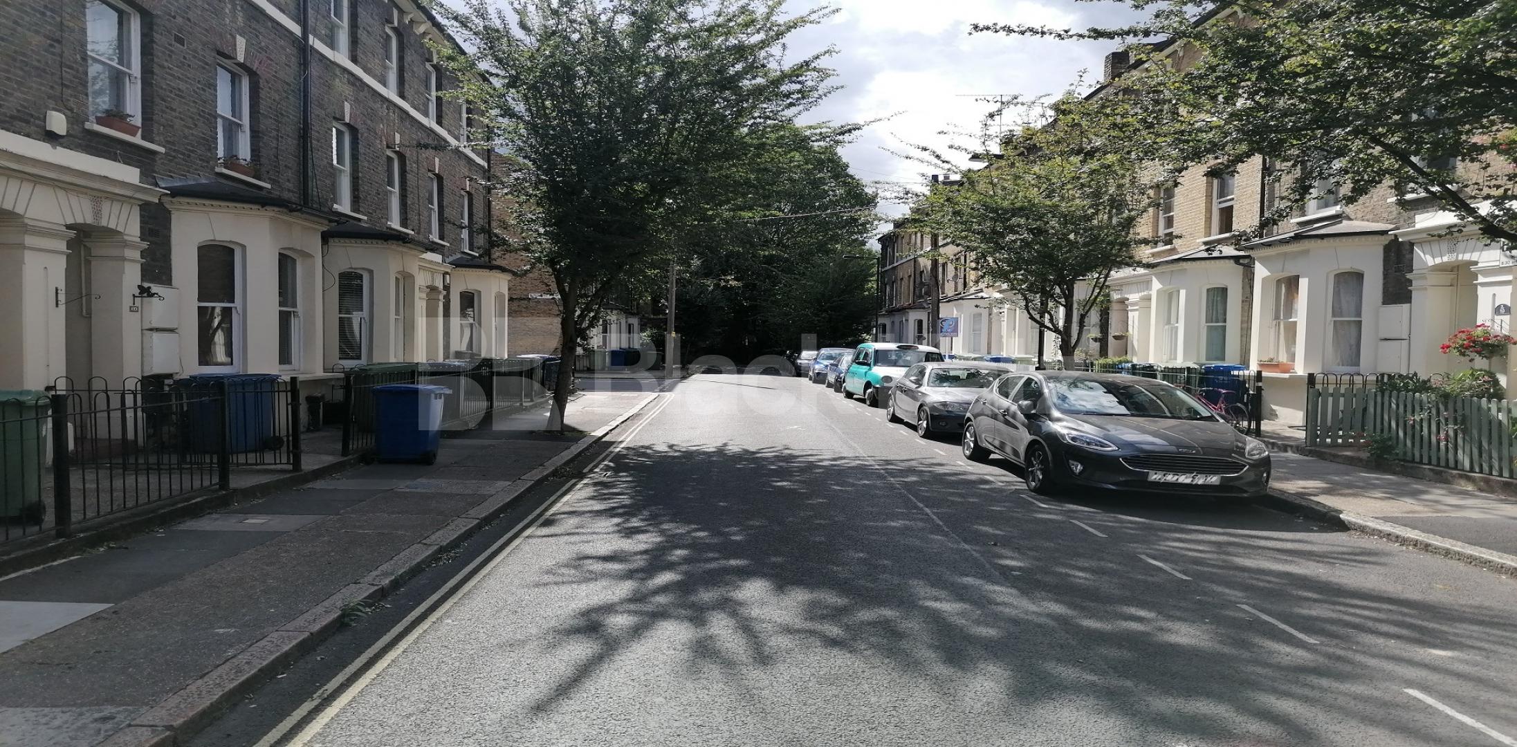 			NEW INSTRUCTION , 3 Bedroom, 1 bath, 1 reception Apartment			 Charleston Street, Elephant & Castle