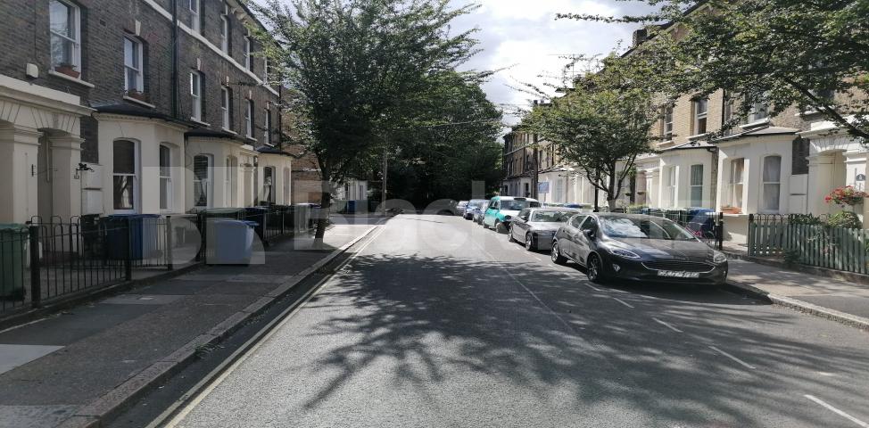 			NEW INSTRUCTION , 3 Bedroom, 1 bath, 1 reception Apartment			 Charleston Street, Elephant & Castle