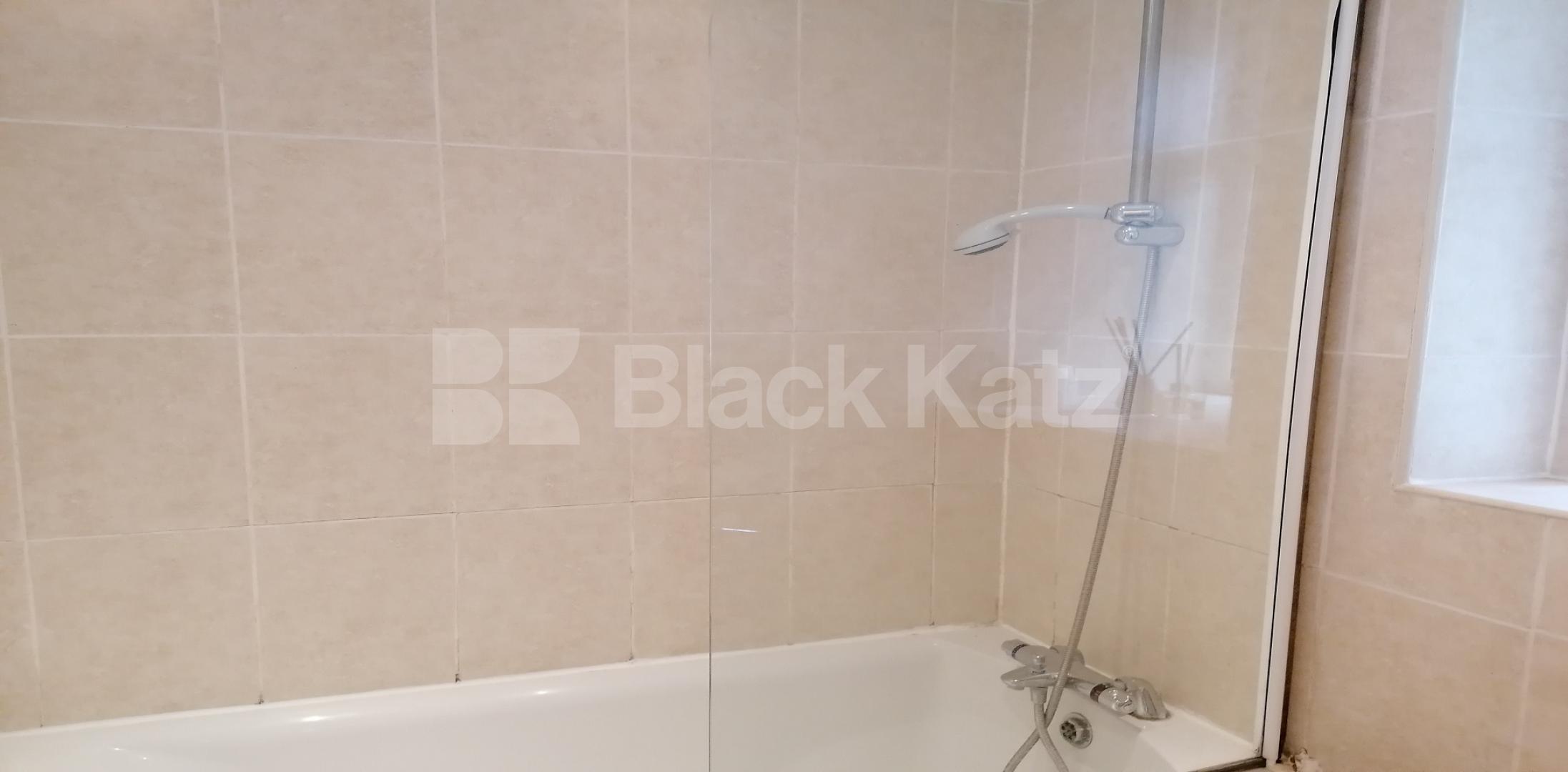 			LET , 2 Bedroom, 1 bath, 1 reception Ground Floor Flat			 Hercules Road, Waterloo