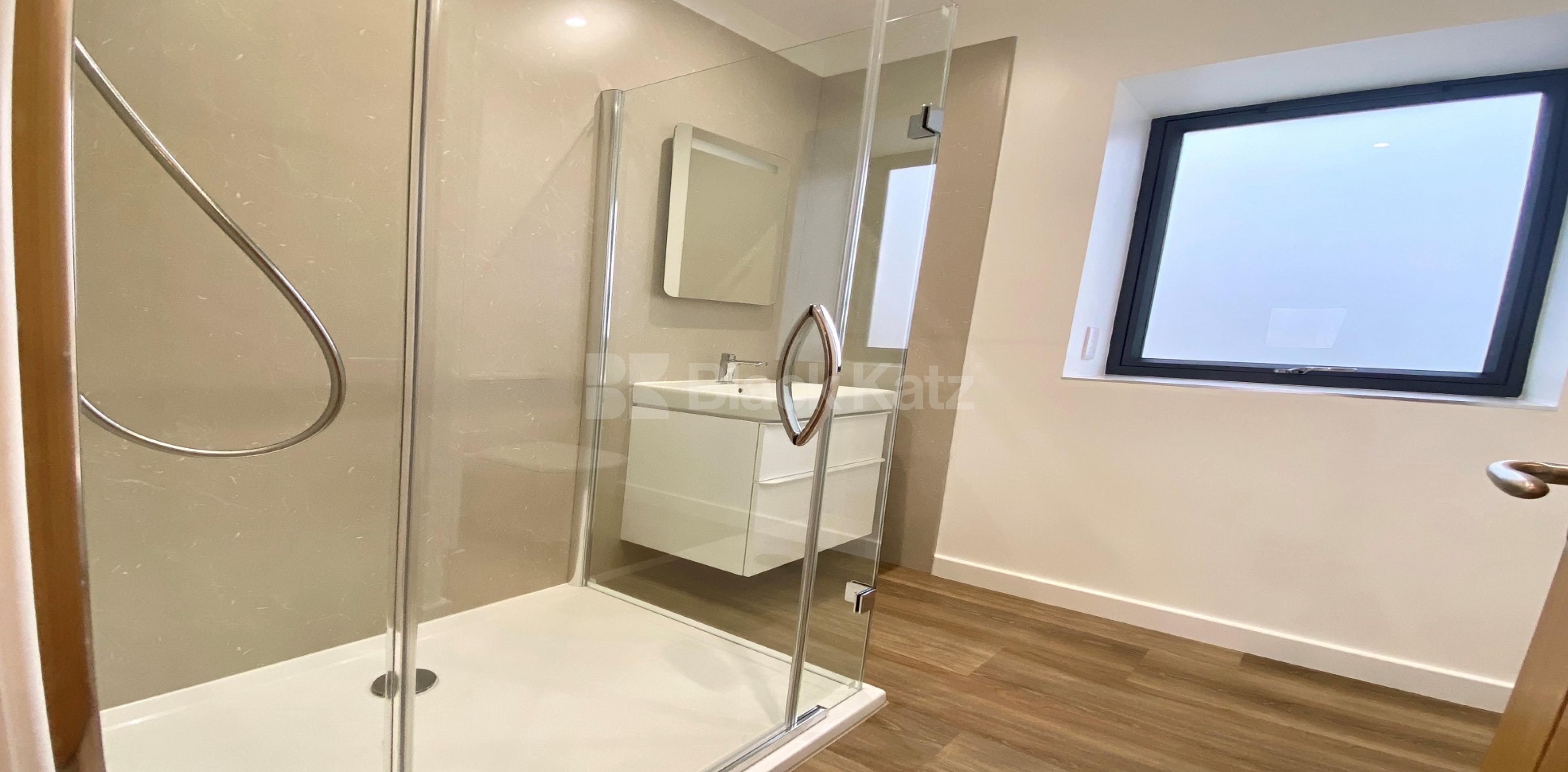 			LET, 2 Bedroom, 1 bath, 1 reception Apartment			 Brixton Road, Oval SW9