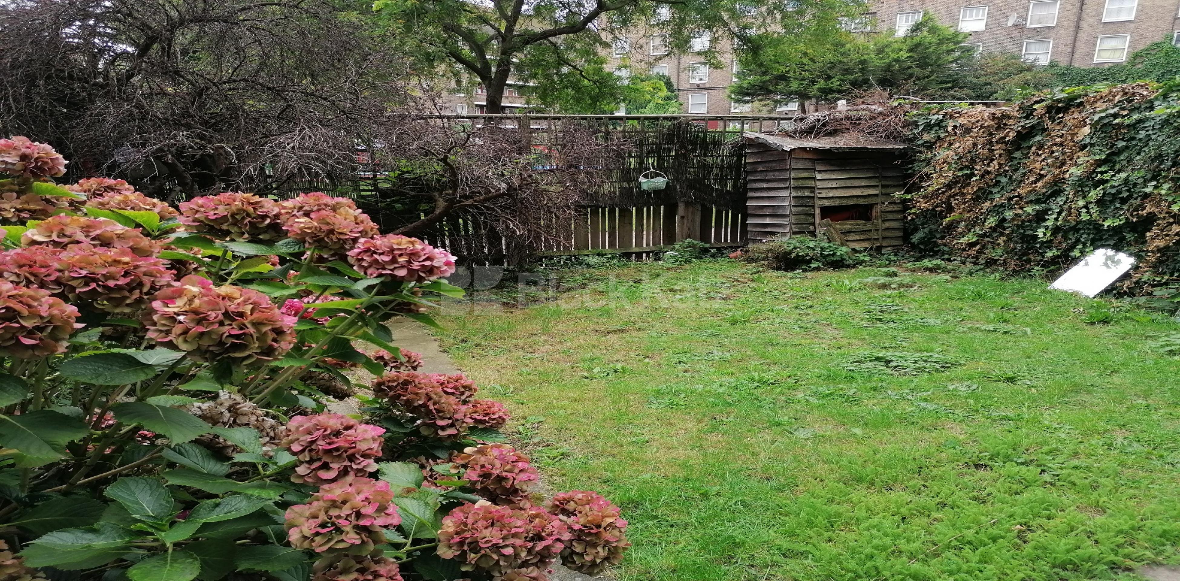 			LET , 2 Bedroom, 1 bath, 1 reception Ground Floor Flat			 Hercules Road, Waterloo SE1