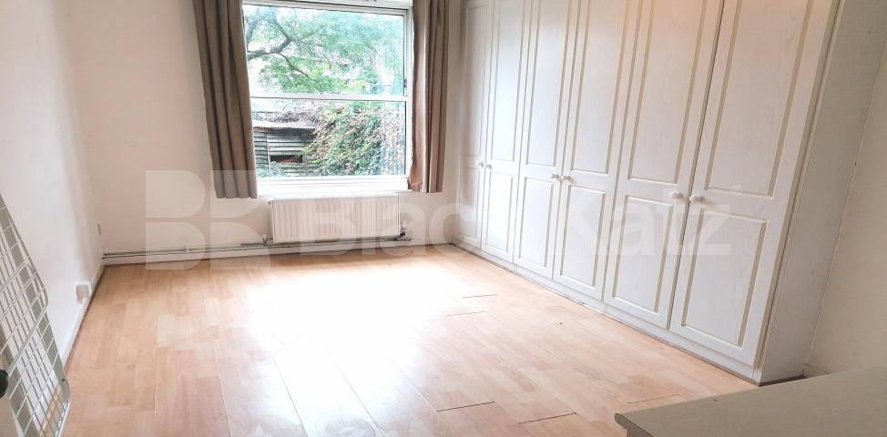 			LET , 2 Bedroom, 1 bath, 1 reception Ground Floor Flat			 Hercules Road, Waterloo