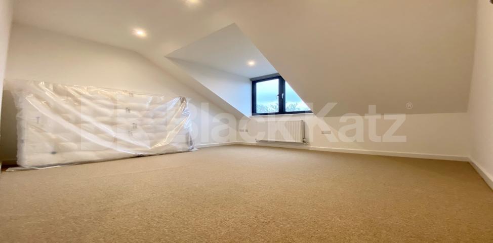 			LET, 2 Bedroom, 1 bath, 1 reception Apartment			 Brixton Road, Oval