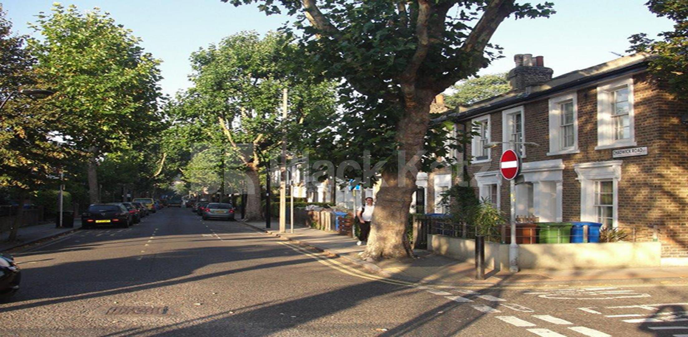 			UNDER OFFER , 3 Bedroom, 1 bath, 1 reception House			 Chadwick Road, Peckham Rye