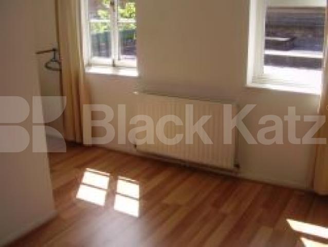 			1 Bedroom, 1 bath, 1 reception Flat			 Chapel Market, ANGEL N1