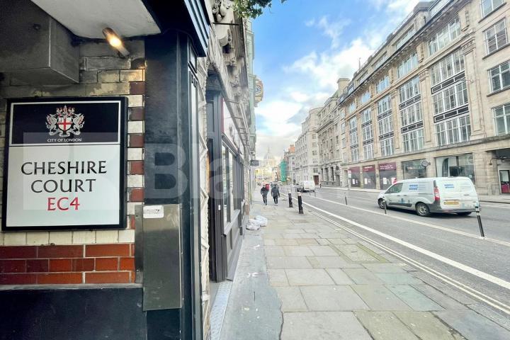Prime Zone 1 location, duplex apartment with two bathrooms Cheshire House. Fleet Street, Chancery Lane