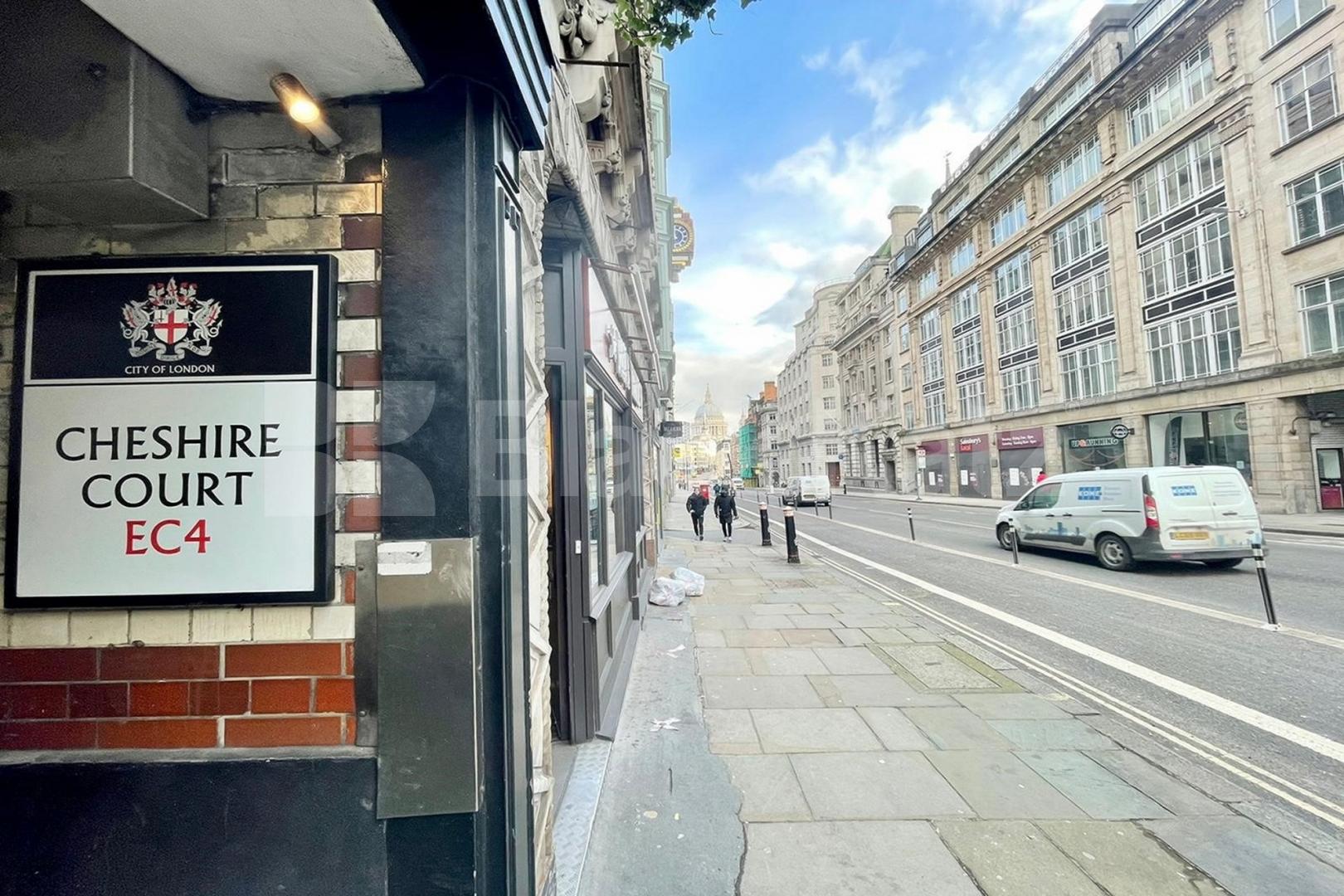 Prime Zone 1 location, duplex apartment with two bathrooms Cheshire House. Fleet Street, Chancery Lane