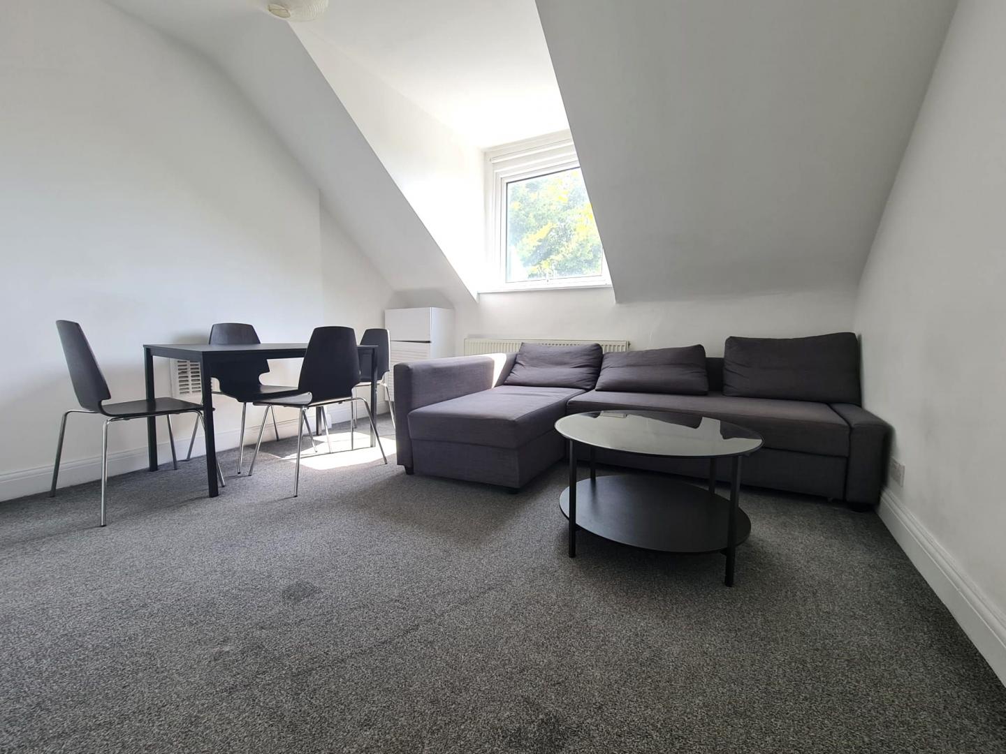 Modern and Central Apartment Chichele Road, Willesden Green