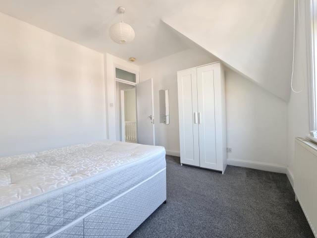 Modern and Central Apartment Chichele Road, Willesden Green