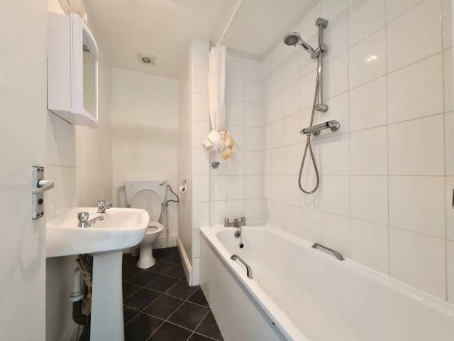 Modern and Central Apartment Chichele Road, Willesden Green