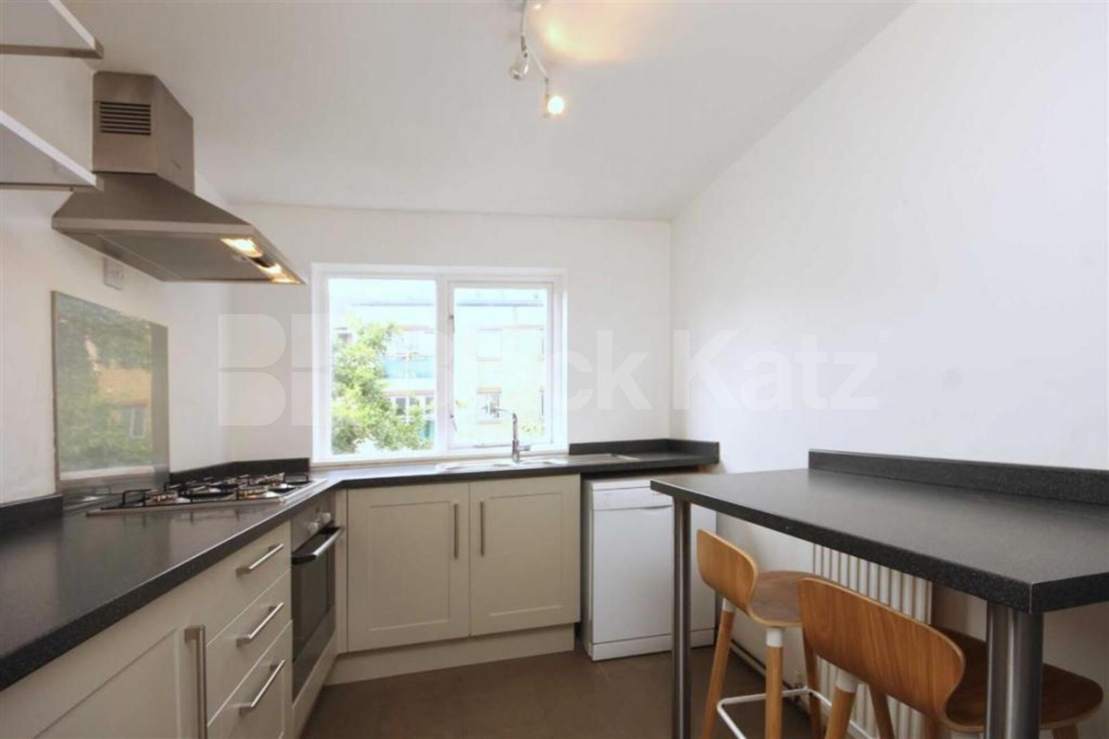 Spacious 3-Bedroom Flat in Vibrant East London Location – Chicksand Street, E1 Chicksand Street, Whitechapel