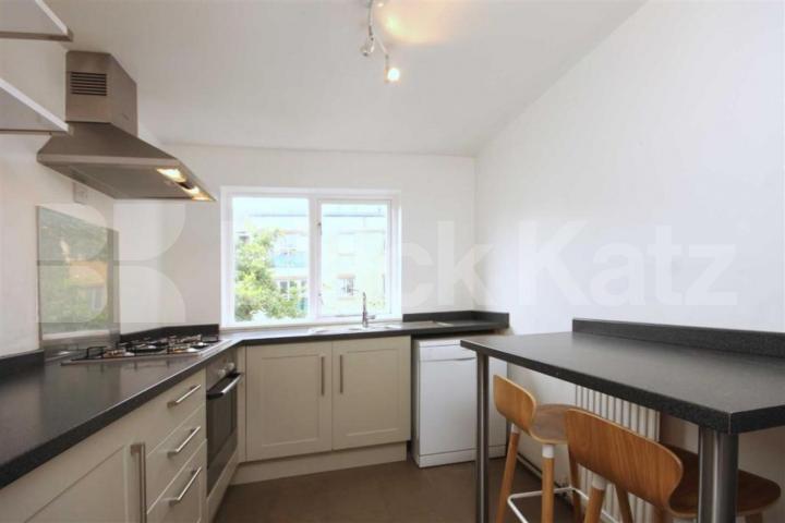 Spacious 3-Bedroom Flat in Vibrant East London Location – Chicksand Street, E1 Chicksand Street, Whitechapel
