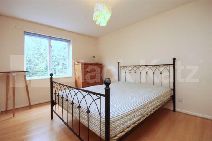 Spacious 3-Bedroom Flat in Vibrant East London Location – Chicksand Street, E1 Chicksand Street, Whitechapel